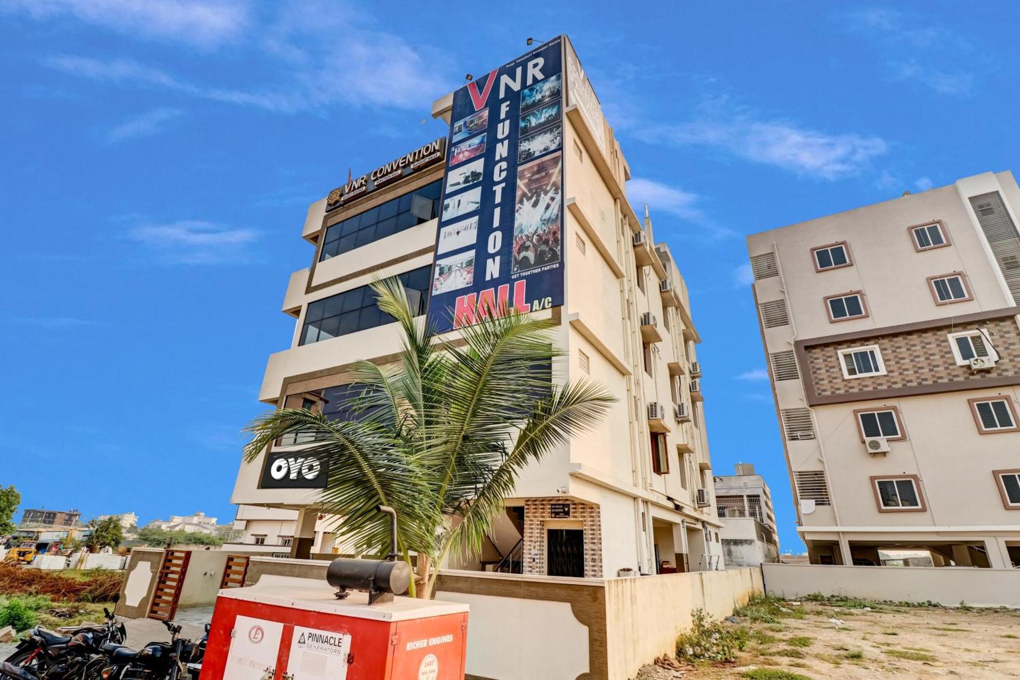 Oyo Vnr Convention Hotel Guntūr Exterior foto