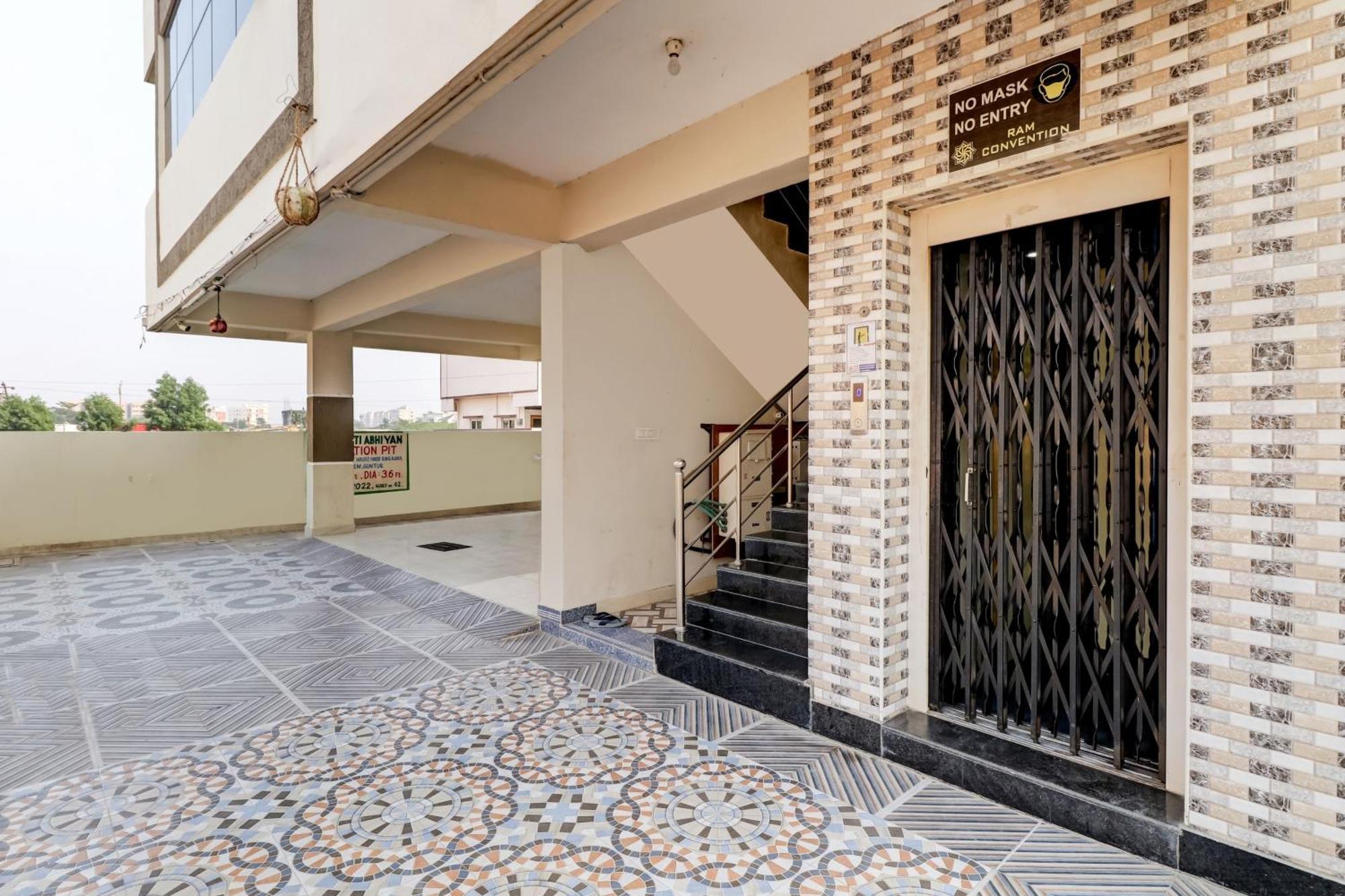 Oyo Vnr Convention Hotel Guntūr Exterior foto