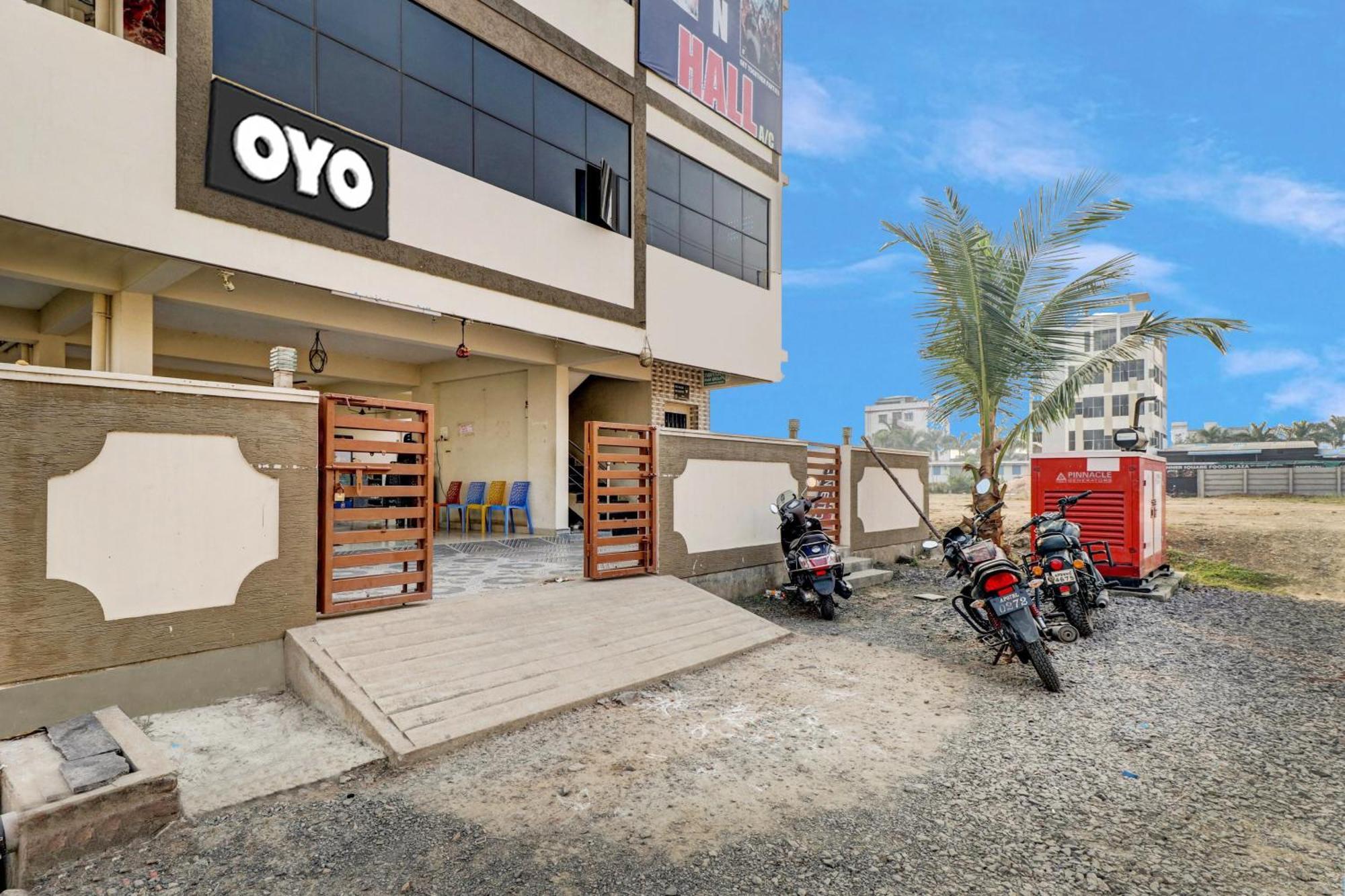 Oyo Vnr Convention Hotel Guntūr Exterior foto