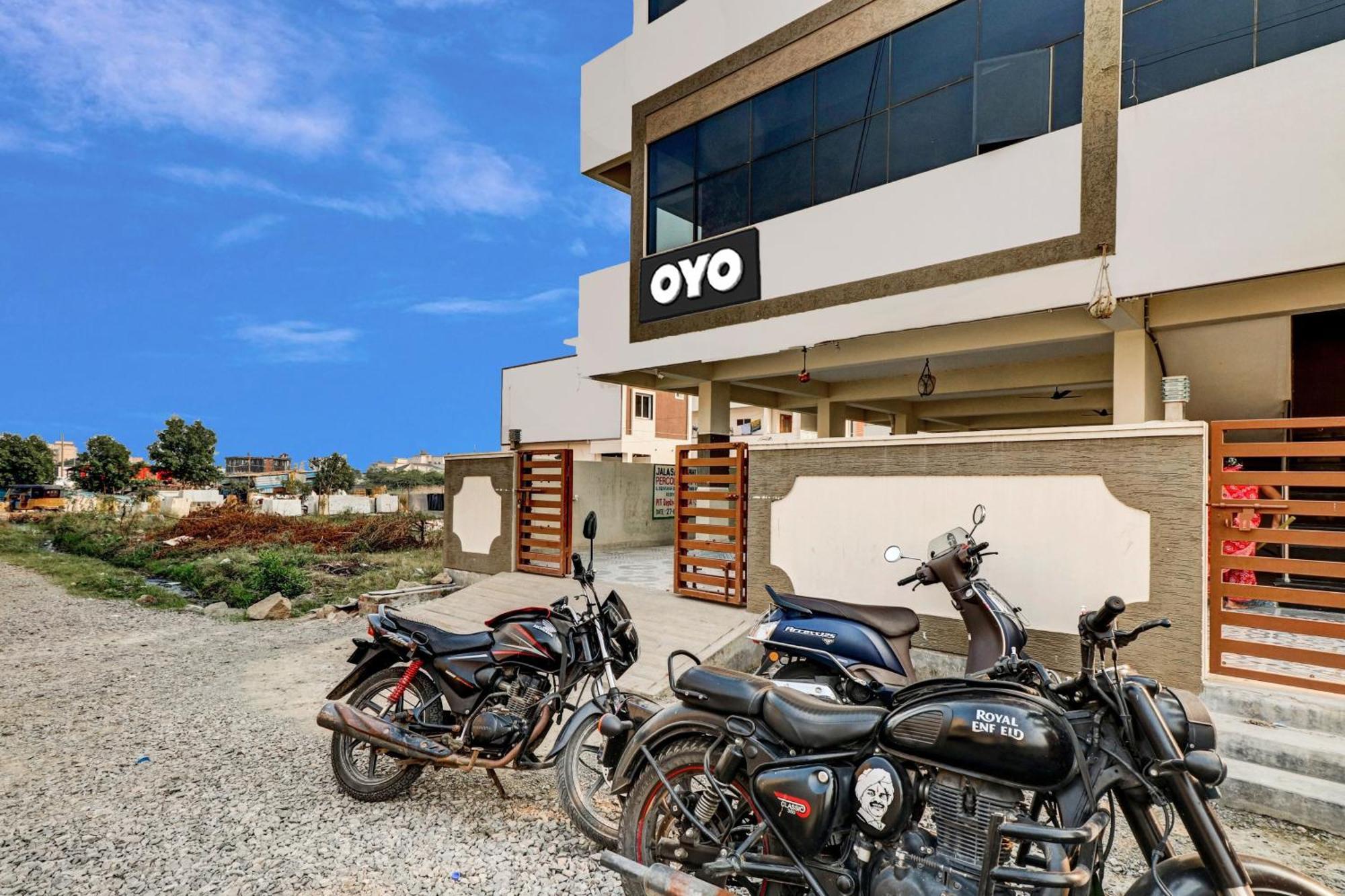 Oyo Vnr Convention Hotel Guntūr Exterior foto